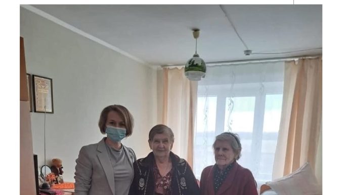 Министр социальной защиты посетила в Усть-Калманский дом-интернате малой вместимости для пожилых людей