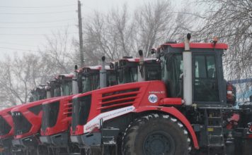 Губернатор Алтайского края Виктор Томенко проконтролировал подготовку техники к посевной