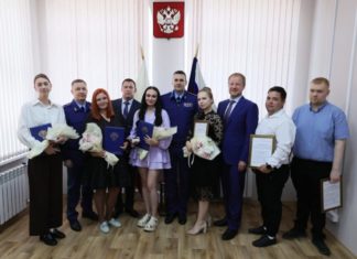 Дети-сироты в Бийске сегодня получили ключи от квартир и жилищные сертификаты на приобретение жилья