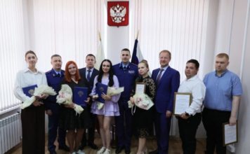 Дети-сироты в Бийске сегодня получили ключи от квартир и жилищные сертификаты на приобретение жилья