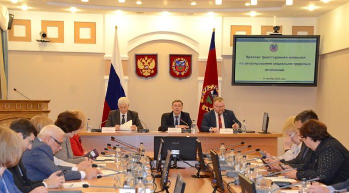 В Алтайском крае обсудили вопросы обеспечения гарантий достойного труда