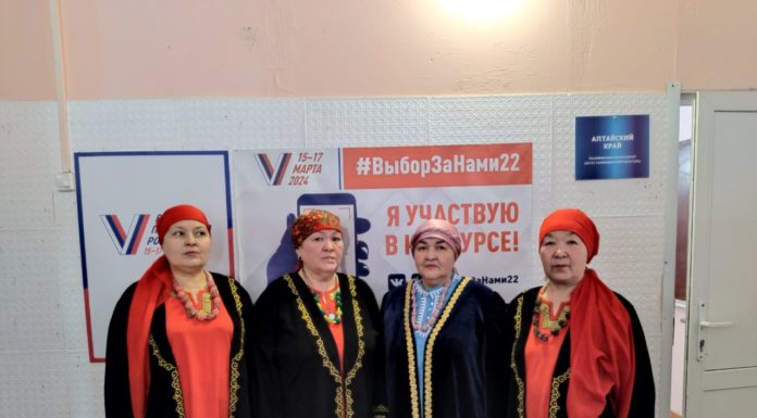 Второй день выборов в Алтайском крае: люди идут голосовать семьями и коллективами