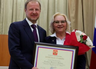 Губернатор Виктор Томенко вручил 45 жителям Алтайского края государственные награды