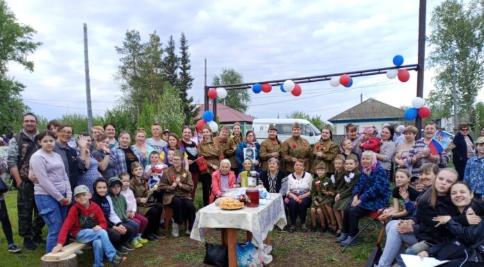 Поём двором песни Победы