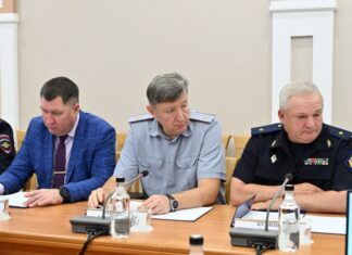 Губернатор Алтайского края Виктор Томенко провел заседание антинаркотической комиссии