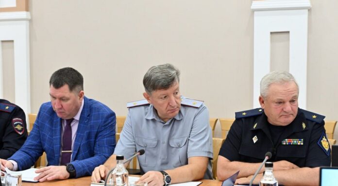Губернатор Алтайского края Виктор Томенко провел заседание антинаркотической комиссии