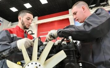 Губернатор Алтайского края Виктор Томенко провел встречу со студентами и преподавателями кластера «Сельское хозяйство» федерального проекта «Профессионалитет»
