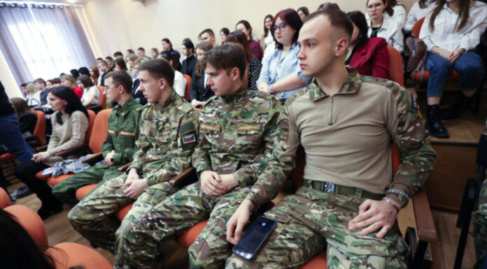 В Алтайском крае обсудили вопросы трудоустройства и обучения участников СВО и членов их семей