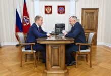 Губернатор Виктор Томенко и заместитель министра социальной защиты Алтайского края Никита Рыжих обсудили поддержку участников СВО в регионе